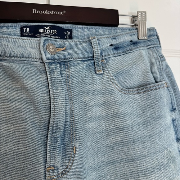 Hollister Light Blue High-Rise Mom Jeans - Picture 3 of 6